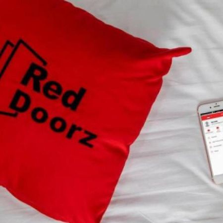 Hotel Reddoorz Plus Near Taman Siring à Benua Anyar Extérieur photo