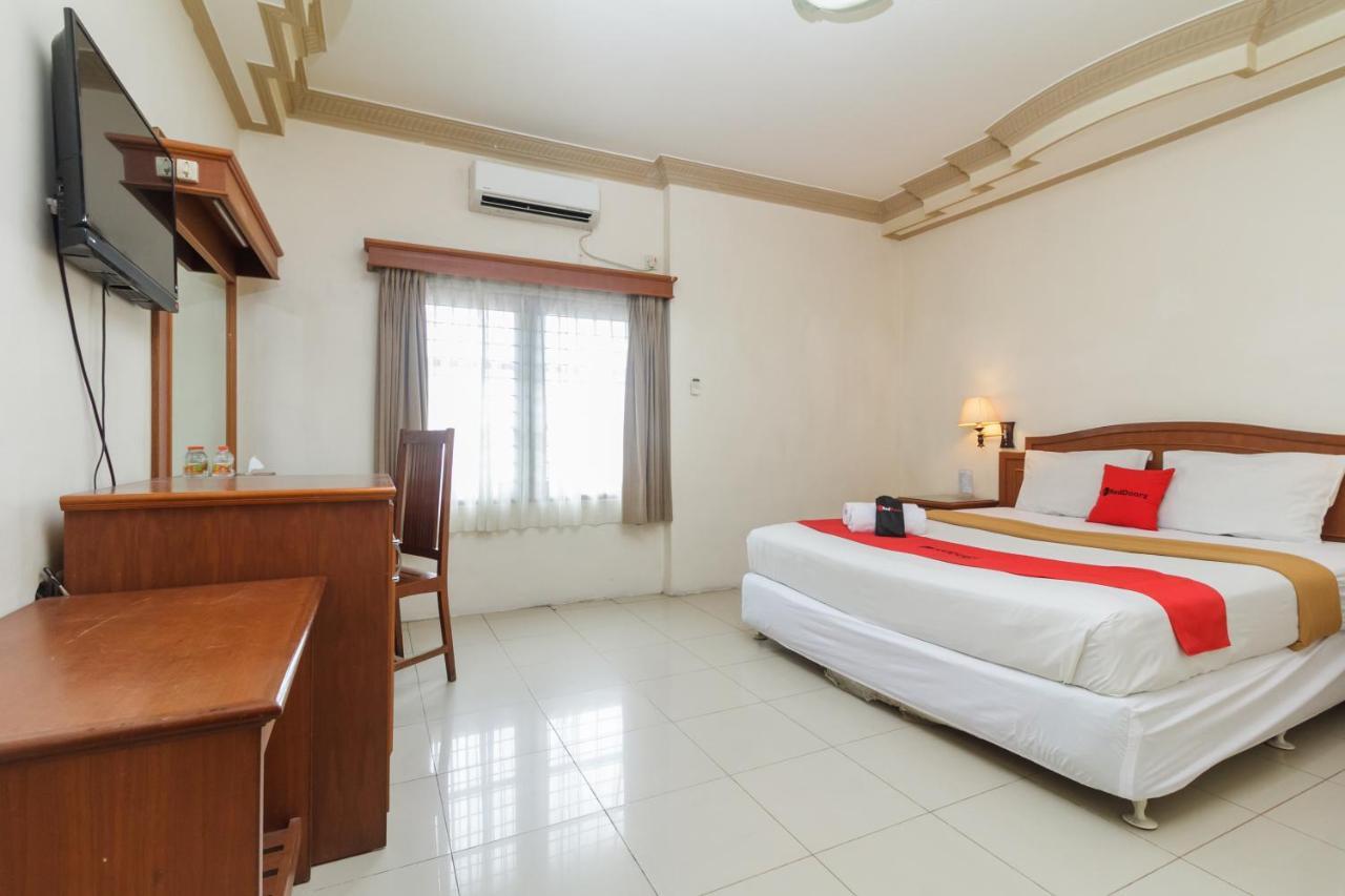 Hotel Reddoorz Plus Near Taman Siring à Benua Anyar Extérieur photo