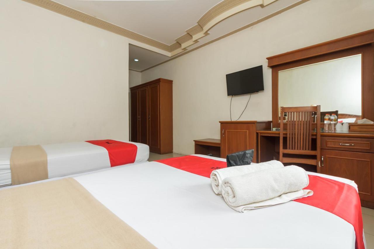 Hotel Reddoorz Plus Near Taman Siring à Benua Anyar Extérieur photo