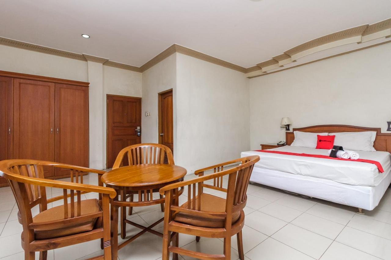 Hotel Reddoorz Plus Near Taman Siring à Benua Anyar Extérieur photo