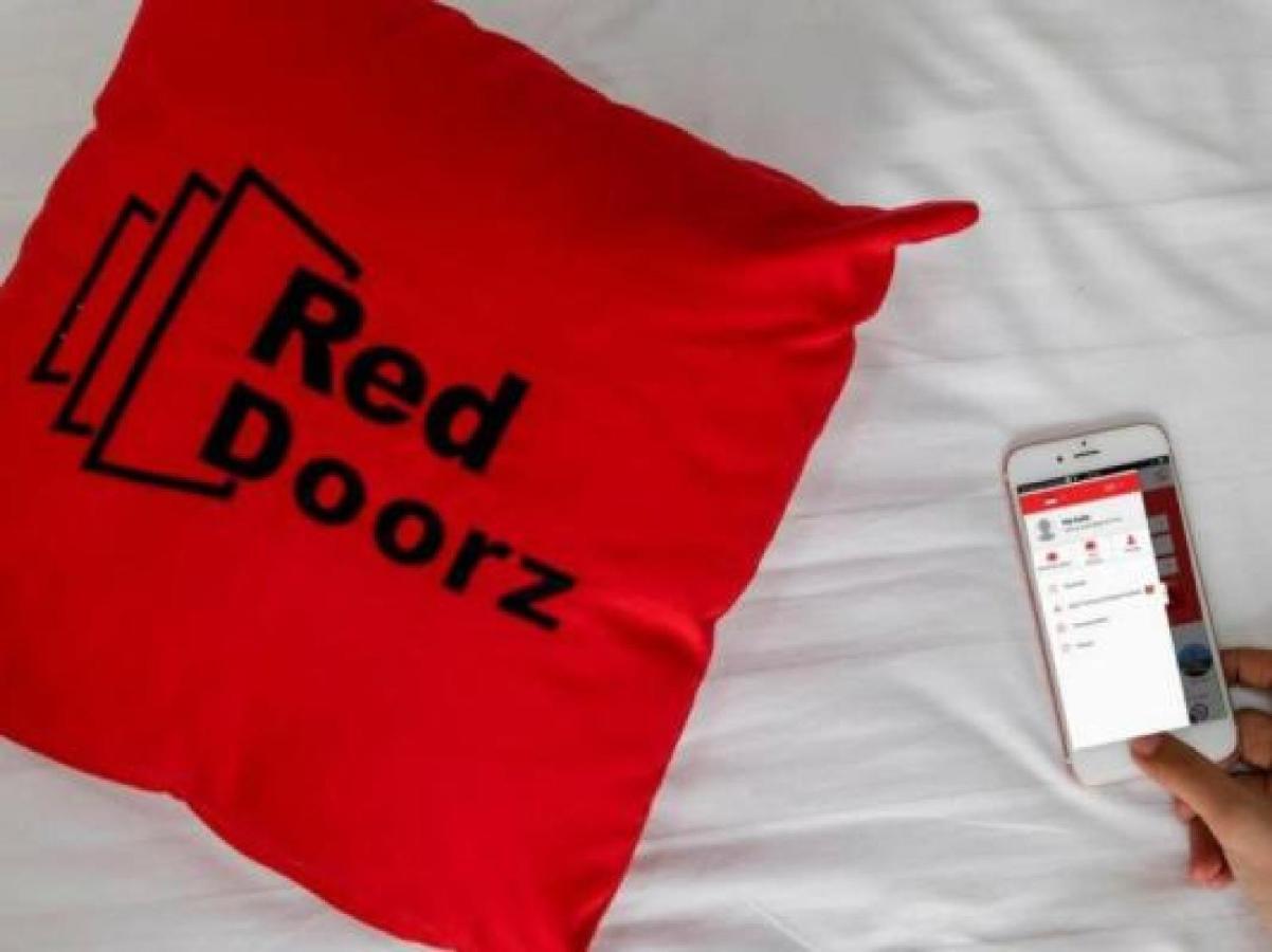 Hotel Reddoorz Plus Near Taman Siring à Benua Anyar Extérieur photo